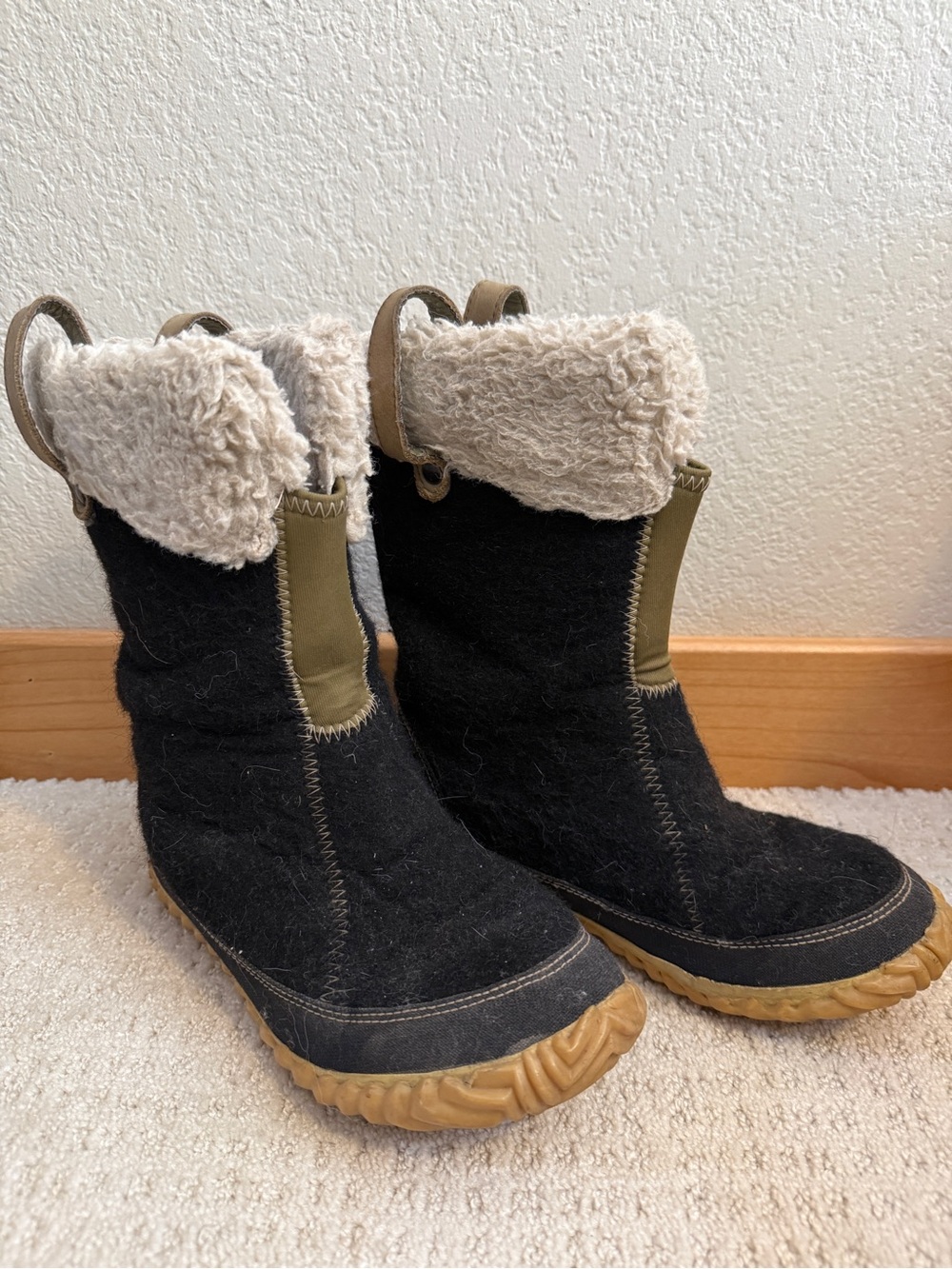 Sorel Women’s Black Faux-Shearling Winter Boots